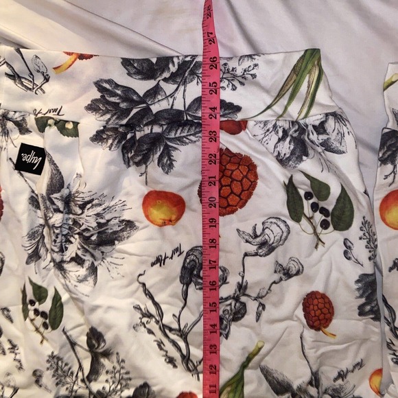 Hype Sweatshirt Size‎ Medium Regular Fit Floral Logo - Picture 6 of 9